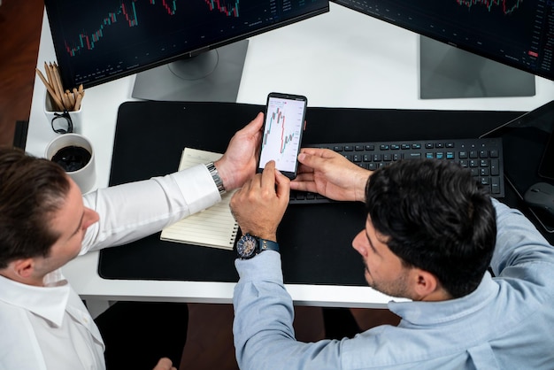 Meritage Portfolio Management Sells Off Apple Shares: What Does This Mean for AAPL Investors?