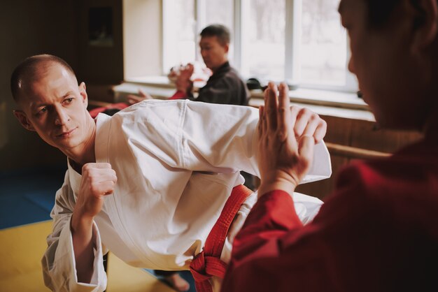 1. Mastering Advanced Techniques in Close Combat: Tips for Effective Fighting