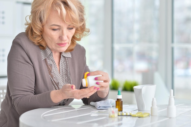 1. Top 10 Pill Boxes and Medication Management Tools for Savvy Seniors: A Comprehensive Review