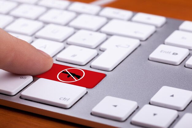 10 Red Flags to Identify Scams and Protect Yourself Online