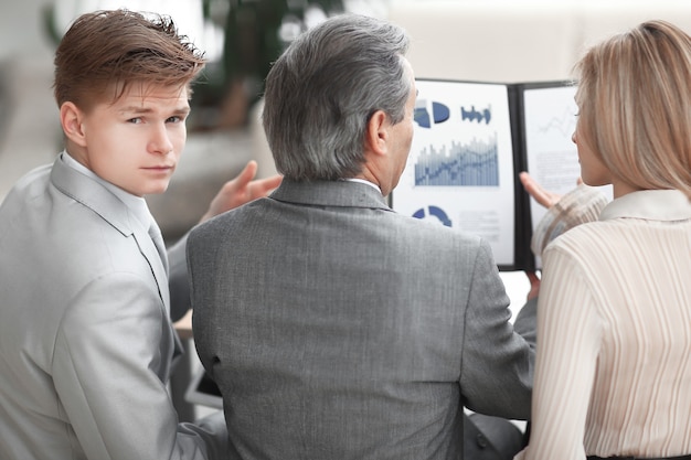 Decoding Financial Reports: A Beginner