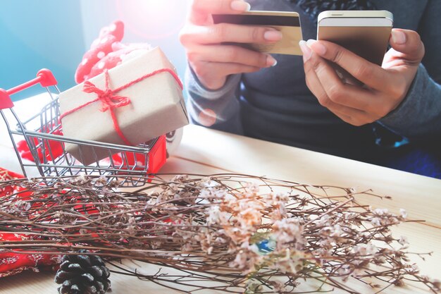 Holiday Shopping 2021: Retailers Prepare for Record-Breaking Online Sales, but Scammers Are Ready to Strike