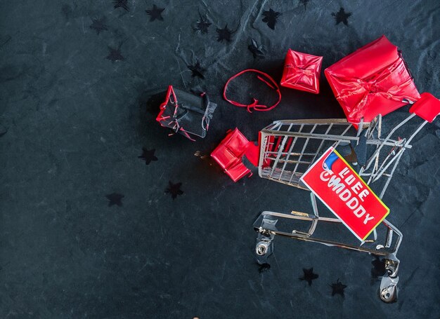 Holiday Shopping 2021: Retailers Prepare for Record-Breaking Online Sales, but Scammers Are Ready to Strike