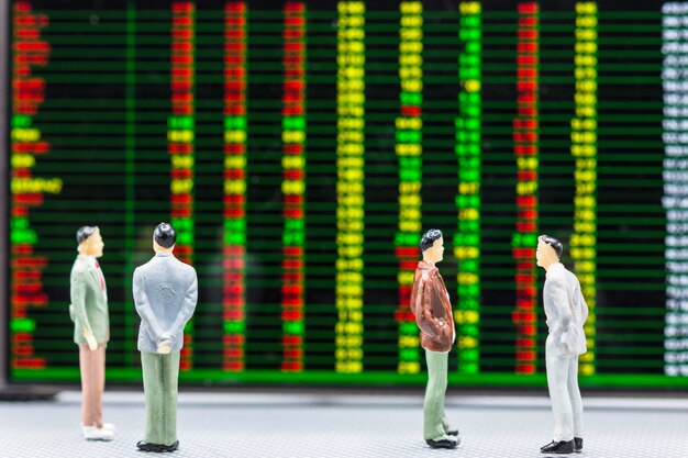 Market Recap: Stocks End the Week Strong Amidst Global Uncertainties