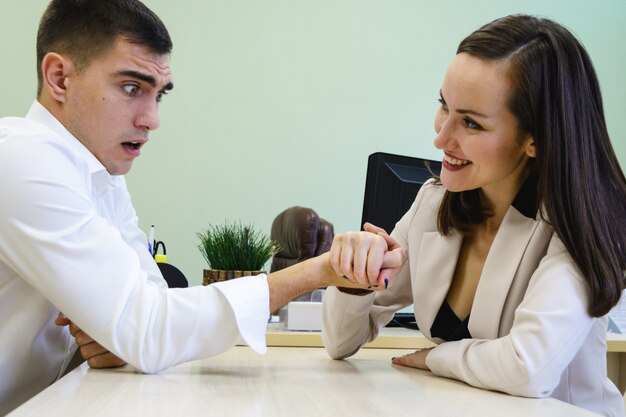 The Power of Body Language in Interviews: Small Details That Can Make a Big Difference