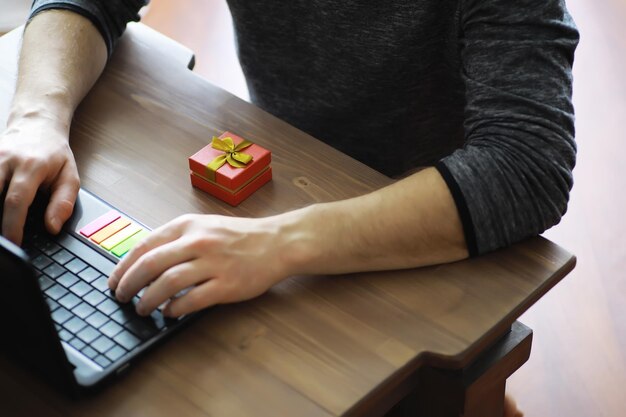 The Shift to Online Shopping: Retailers Prepare for Holiday E-Commerce Boom and the Rise of Scams